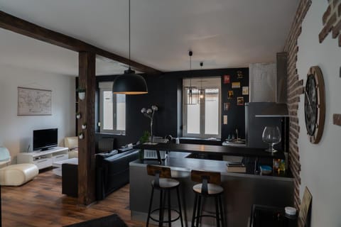 Kitchen or kitchenette, Living room