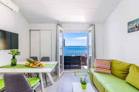 Summer, Balcony/Terrace, Living room, Seating area, Dining area, air conditioner