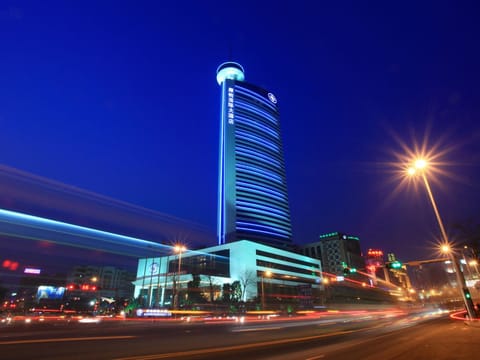 Facade/entrance, Bird's eye view, Street view