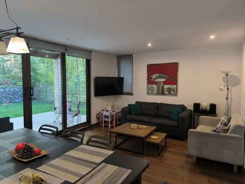 Communal lounge/ TV room, TV and multimedia, Seating area