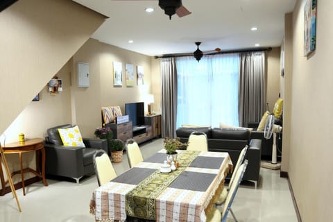 Living room, Seating area