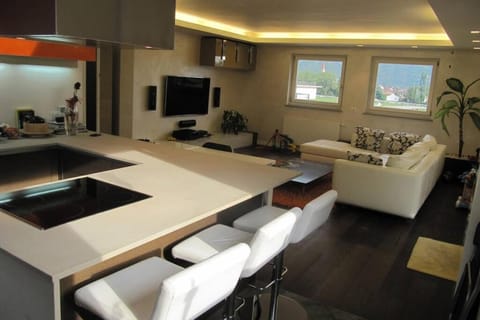 Lounge or bar, Dining area