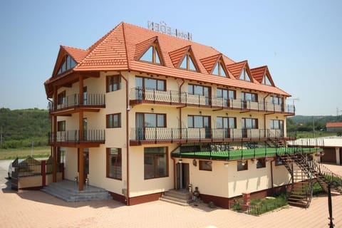 Property building, Day