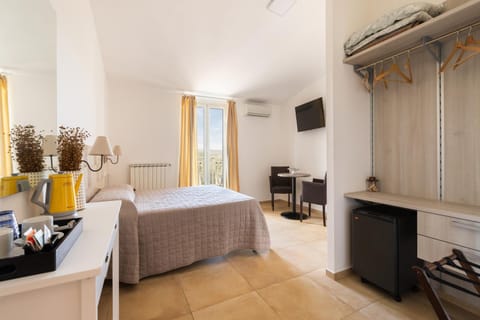TV and multimedia, Bedroom, wardrobe