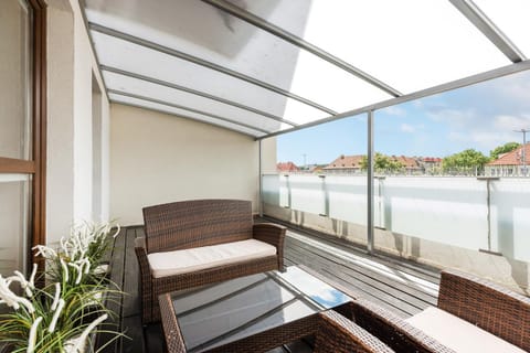 Day, Balcony/Terrace, Seating area