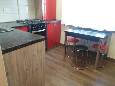 Kitchen or kitchenette, Dining area, Communal kitchen, pet friendly, stove