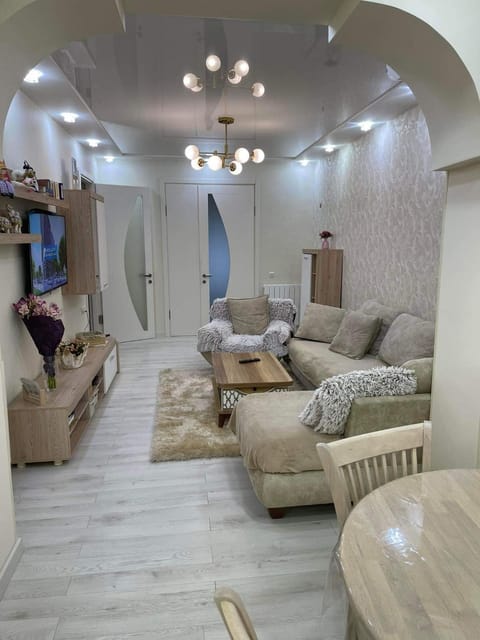 Living room, Seating area, Guests