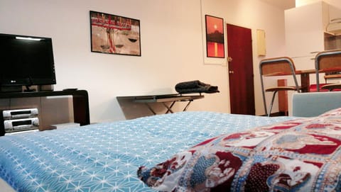 Communal lounge/ TV room, Bed, TV and multimedia