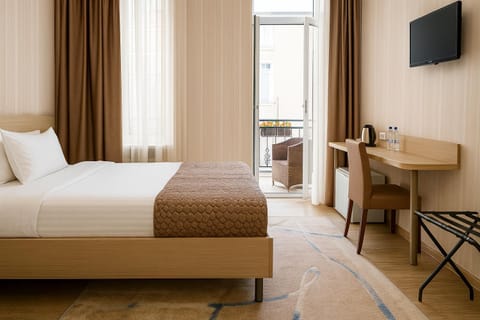 Bed, Balcony/Terrace, Photo of the whole room, furniture