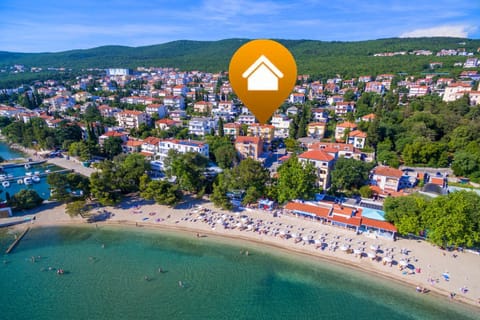 Property building, Beach, Location