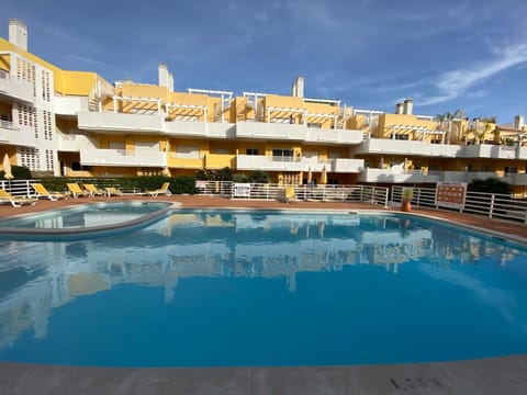 Property building, Swimming pool, Swimming pool