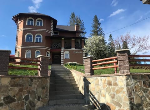 Property building, Day