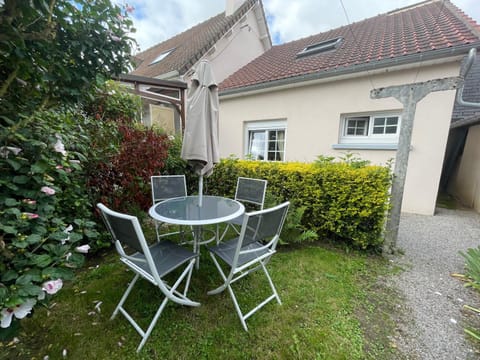 Property building, Patio, Garden, Garden view