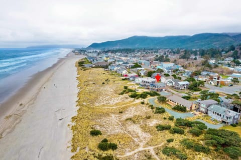 Pacific Oasis House in Rockaway Beach