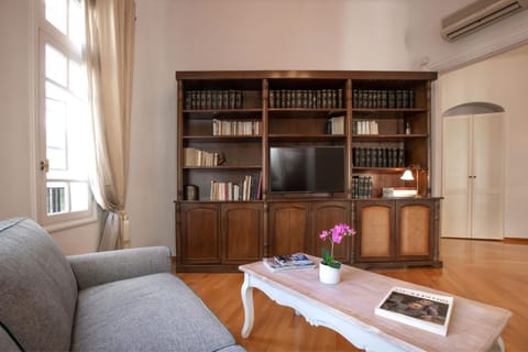 Library, Living room, Seating area