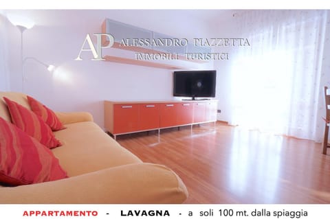 Bed, TV and multimedia, Living room