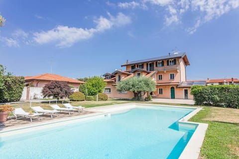Villa near Milan with swimming pool House in Lombardy
