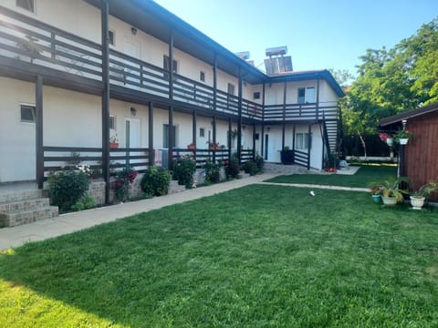 Property building, Day, Garden, Garden view