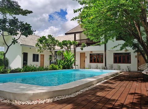 Swimming pool, Swimming pool