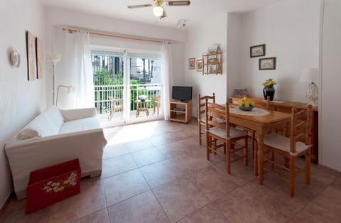 Facade/entrance, Living room, Dining area