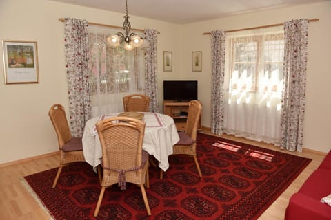 Haus Savoy - Appartement 2 Apartment in Kitzbuhel