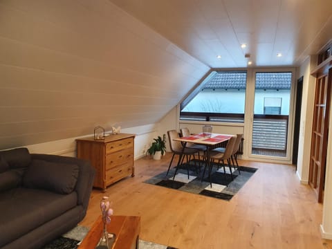 Balcony/Terrace, Living room, Seating area, Dining area