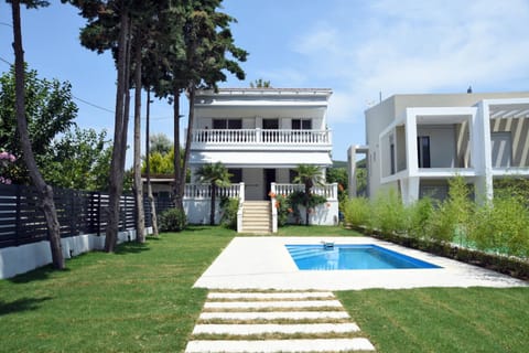 Property building, Garden, Swimming pool, Swimming pool