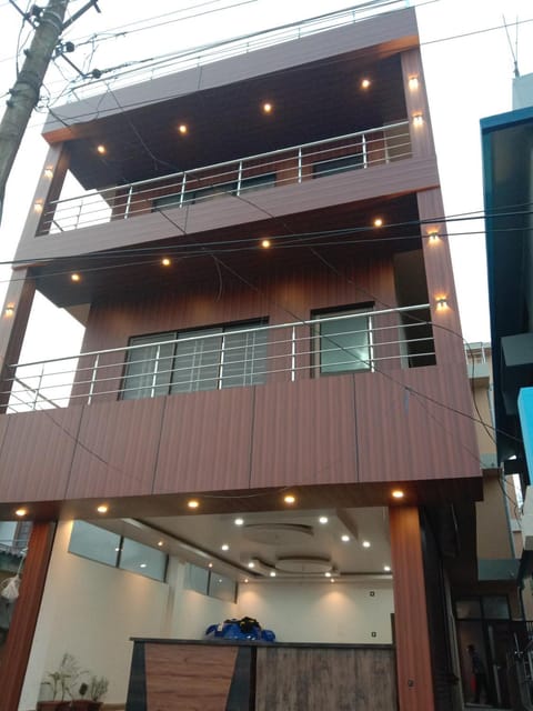 Property building, Facade/entrance, Property logo or sign