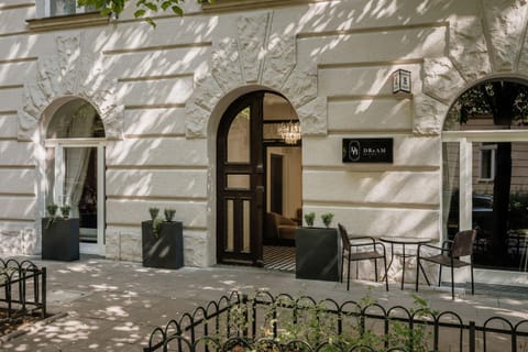 Property building, Facade/entrance, Day