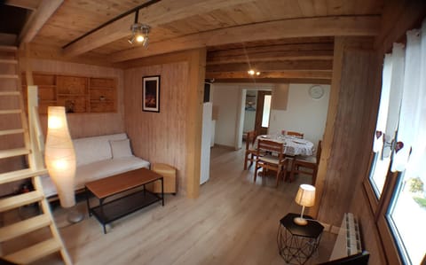 Communal lounge/ TV room, Kitchen or kitchenette, Living room, Seating area, Dining area