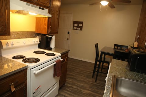 2 bed/ 1 bath next to Ft. Sill Apartment in Lawton
