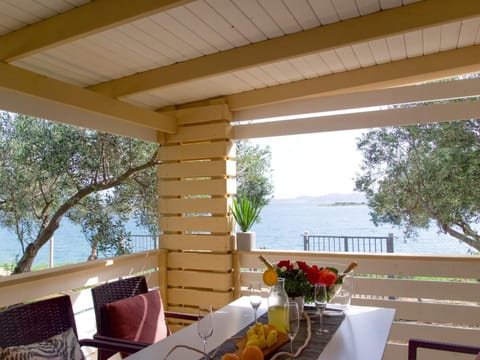 Property building, Balcony/Terrace, Seating area, Sea view