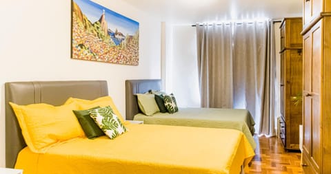 COPACABANA TODO REFORMADO, 3 QUARTOS, 2 BANHEIROS, VARANDA, 6 camas, no posto 6, Próximo Arpoador e Ipanema pauloangerami RP144 Apartment in Rio de Janeiro