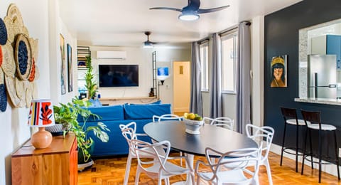 COPACABANA TODO REFORMADO, 3 QUARTOS, 2 BANHEIROS, VARANDA, 6 camas, no posto 6, Próximo Arpoador e Ipanema pauloangerami RP144 Apartment in Rio de Janeiro