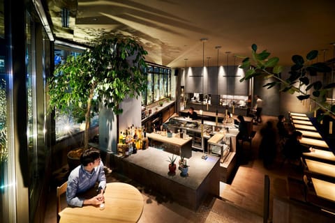 Restaurant/places to eat, Lounge or bar