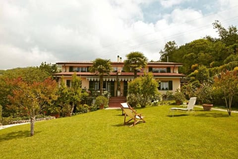 Property building, Natural landscape, Garden, Garden view, sunbed