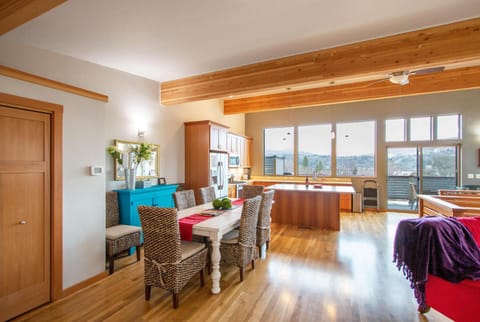 Blackberry Bramble House in Hood River