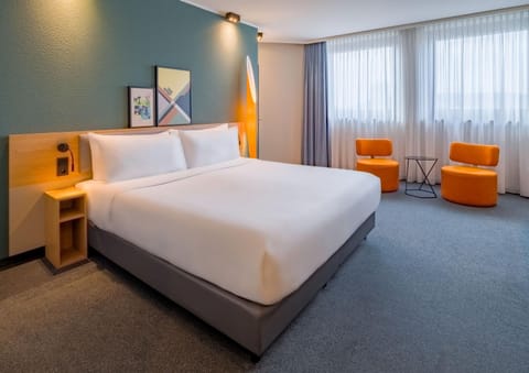 Bed, Photo of the whole room, Seating area
