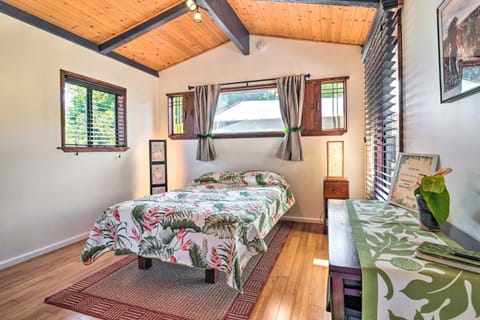 Cozy Volcano Studio with Phenomenal Rainforest Views Apartment in Fern Forest