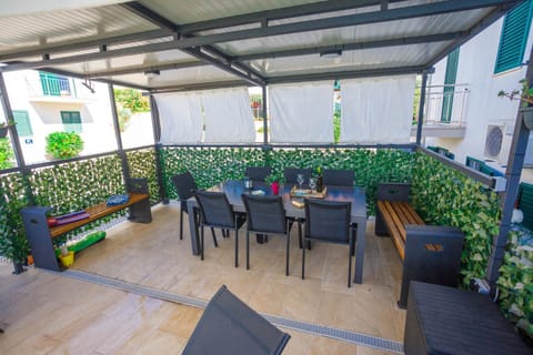 Apartment Jerry with private pool Apartment in Split-Dalmatia County