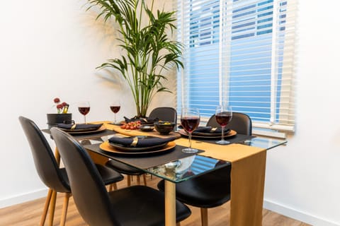 New Pearl of Scheveningen Black Swan beach a Family loft The Hague 180A Apartment in The Hague