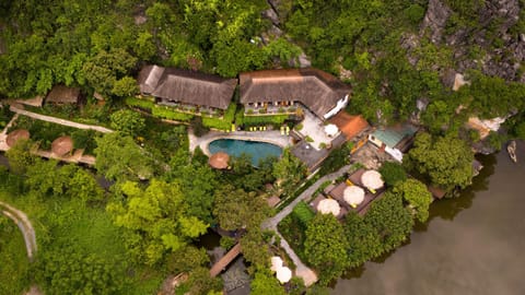 Property building, Neighbourhood, Natural landscape, Bird's eye view, Photo of the whole room, Swimming pool
