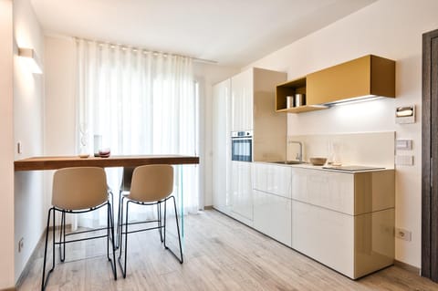 Kitchen or kitchenette, Dining area, pet friendly, stove