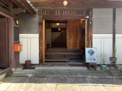 Facade/entrance, Logo/Certificate/Sign