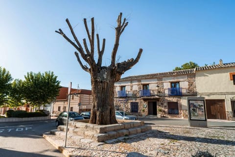 Property building, Day, Neighbourhood, Street view, Location