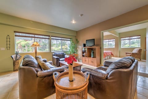 Tropical Volcano Bungalow Less Than 4 Mi to Natl Park! House in Volcano