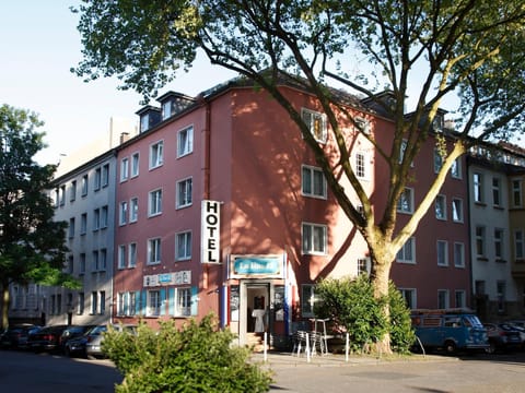 Facade/entrance, Area and facilities