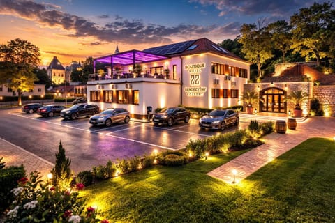 Property building, Garden, Parking