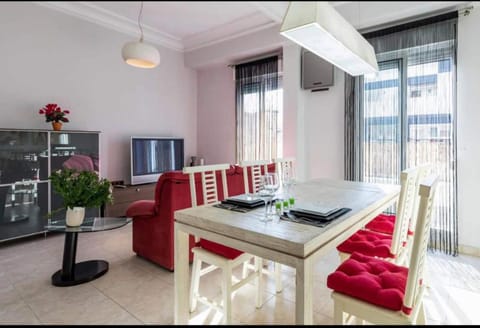 TV and multimedia, Living room, Dining area