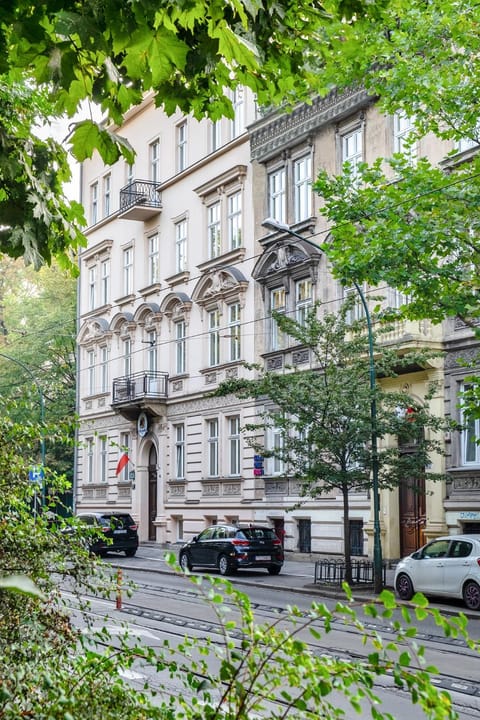 Property building, Street view